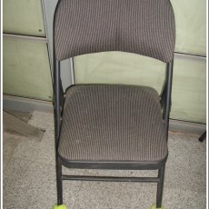 접이식의자 中